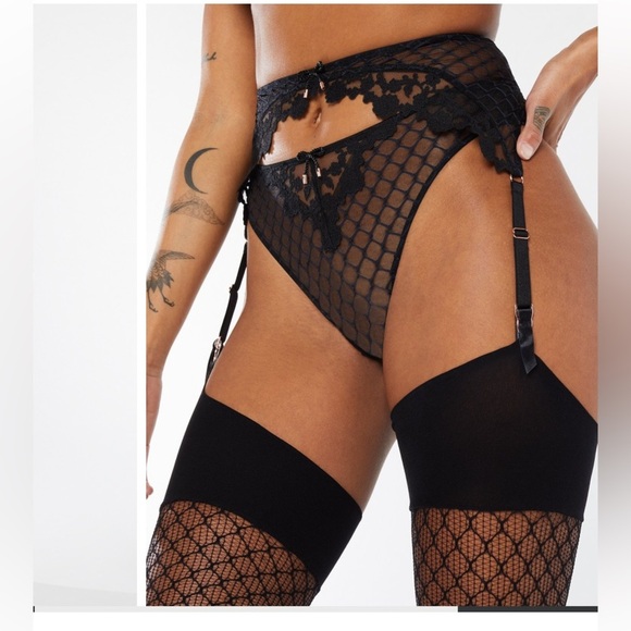 MADAME X FISHNET THIGH HIGH STOCKINGS Size 2X/3X - Picture 2 of 7